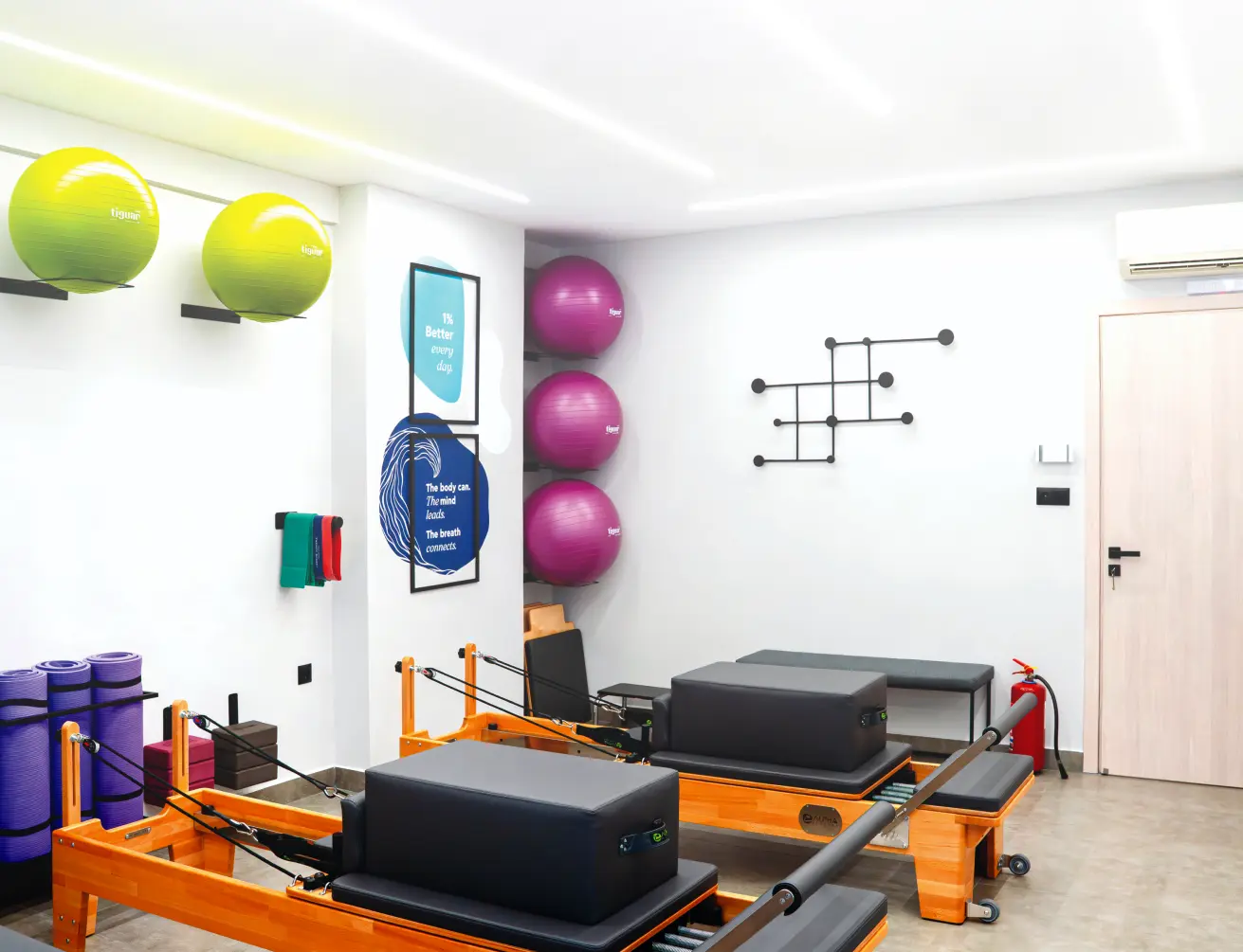 Studio Clinical Reformer Pilates με κρεβάτια Reformer και μπάλες γυμναστικής